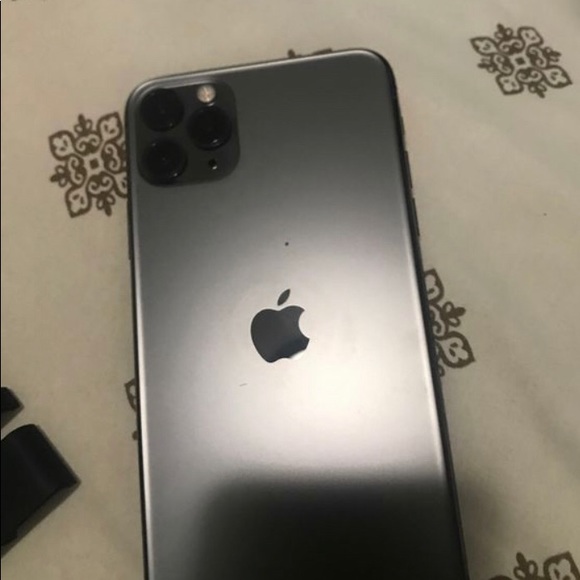 IPhone11 pro max - Picture 3 of 4